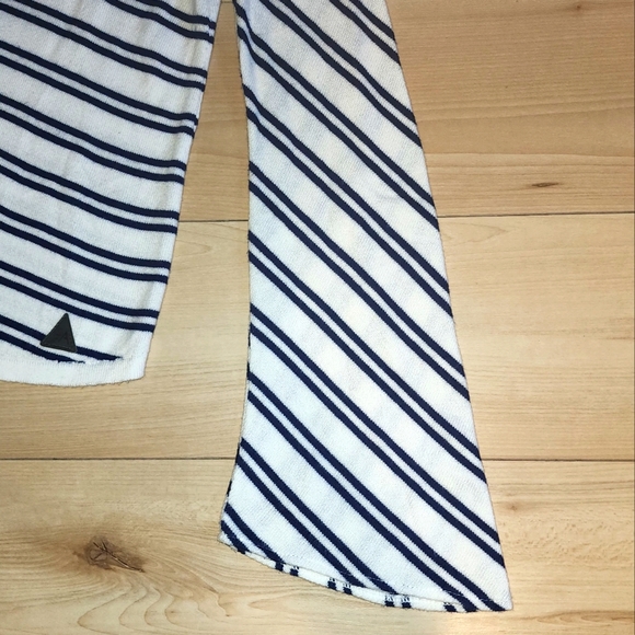 Aggel Flare Sleeves Knitted Top - Picture 4 of 4